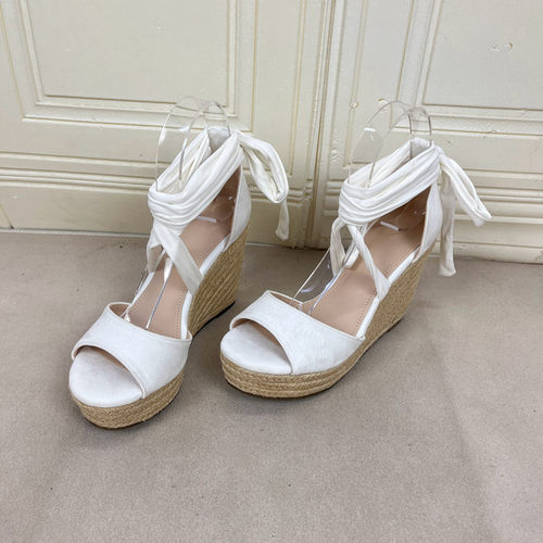 圆头纯色厚底坡跟系带时装凉鞋