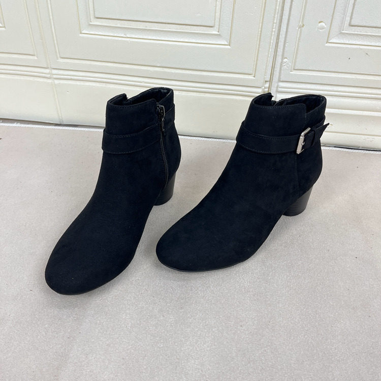 圆头粗跟皮带扣短靴简约时尚新款