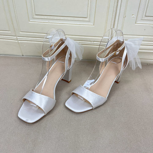 时尚方头纯色粗跟蝴蝶结时装凉鞋