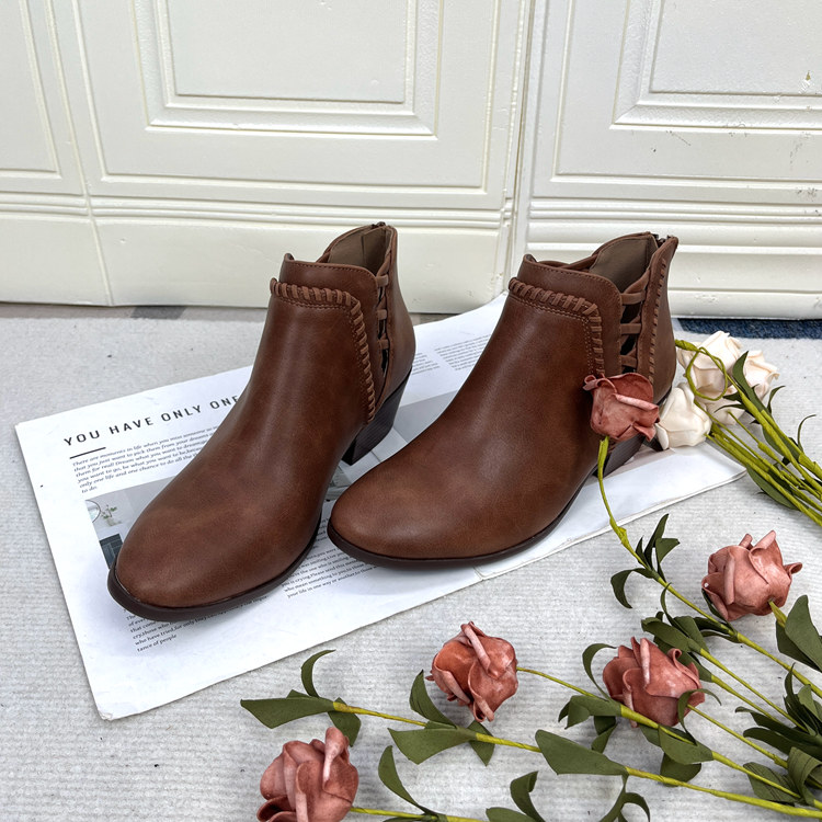 尖头踝靴纯色侧镂空英伦风短靴