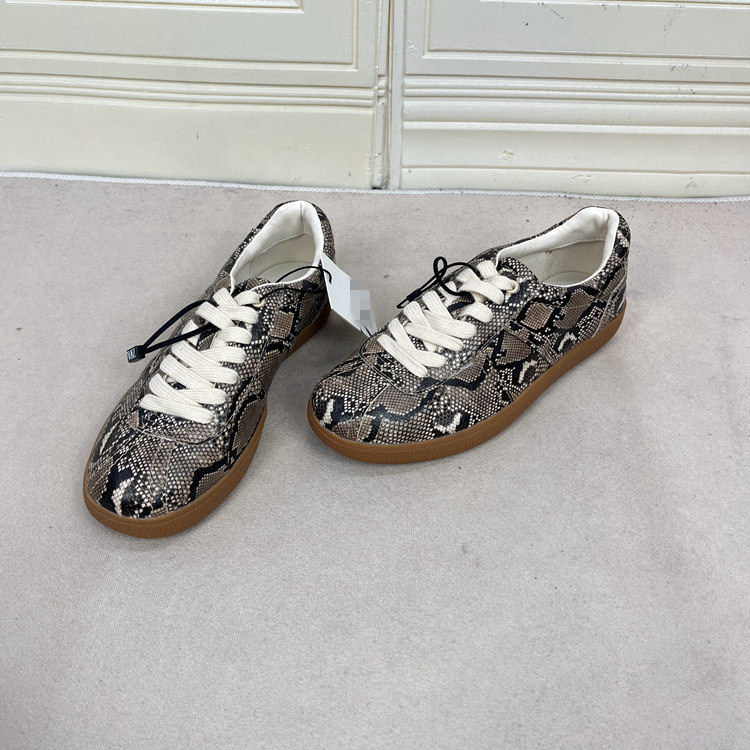 外贸原单女鞋新款圆头平底系带蛇纹时尚百搭舒适板鞋运动休闲鞋