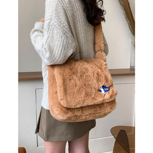 秋冬毛绒包包女2025新款可爱毛茸茸大容量大学生上课包斜挎通勤包