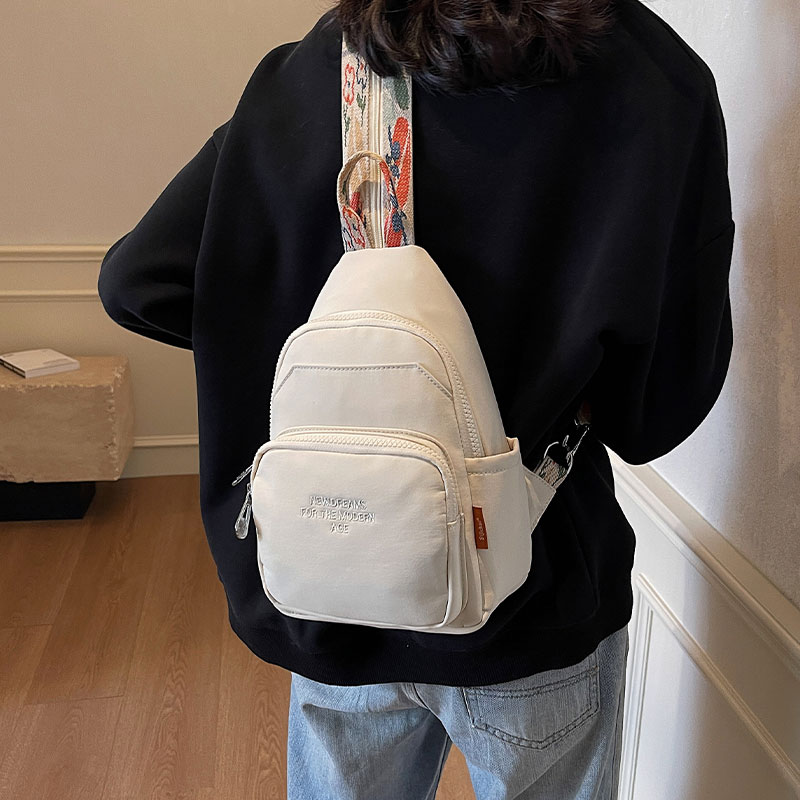 多功能迷你双肩包高级感胸包女士新款外出旅行轻便时尚斜挎小背包