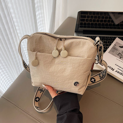 休闲斜挎包轻便帆布通勤包