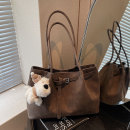 复古麂皮绒托特包女2025新款 小众通勤腋下包百搭大容量单肩包 时尚