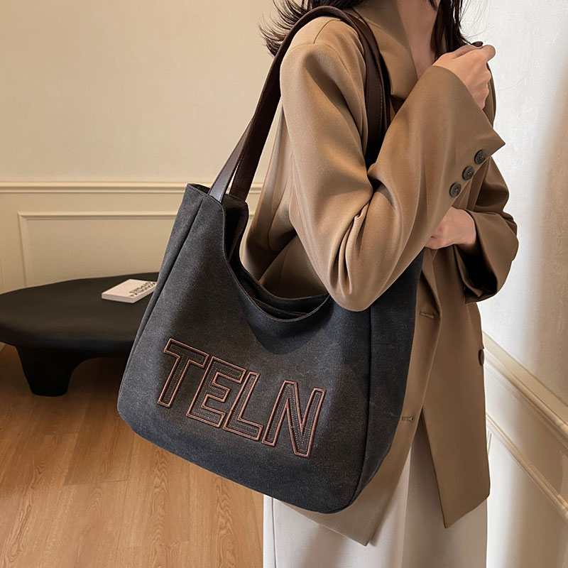 单肩通勤包百搭上课通勤包