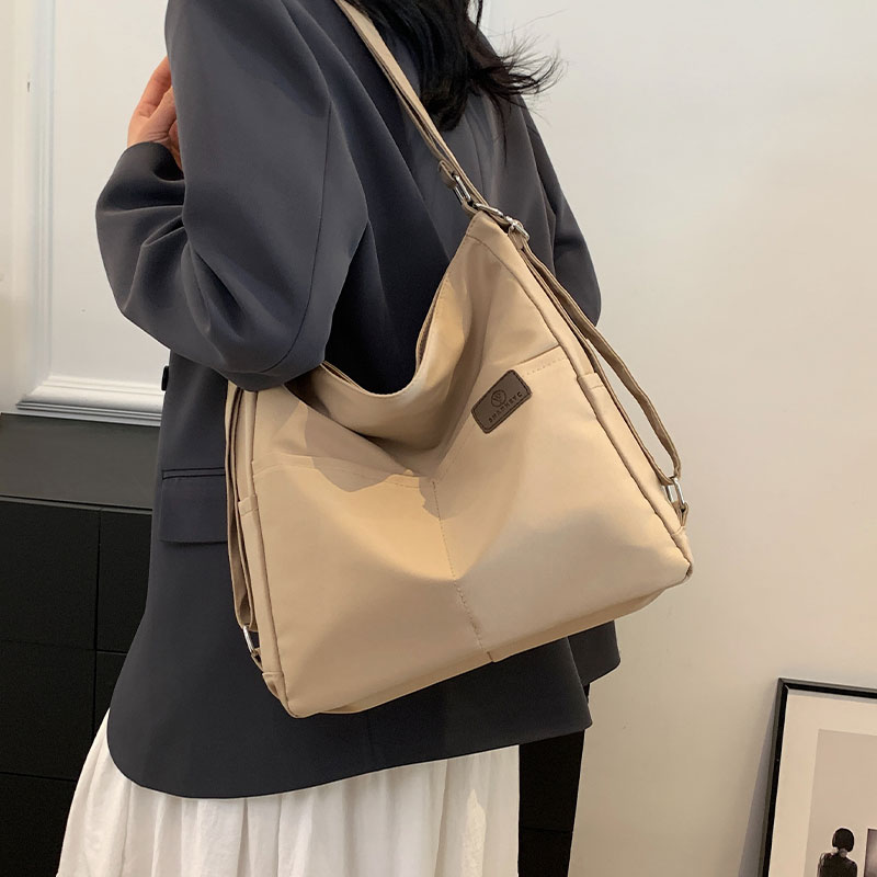 防水大容量包包女2025新款多功能单肩通勤包大学生上课斜挎双肩包