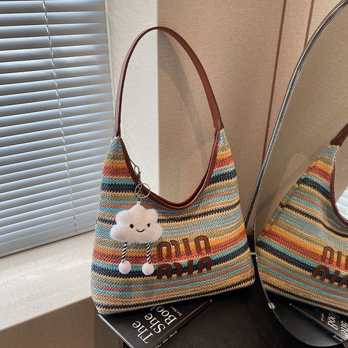 彩虹编织腋下通勤包大容量沙滩包