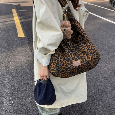 大容量豹纹斜挎帆单肩通勤托特包