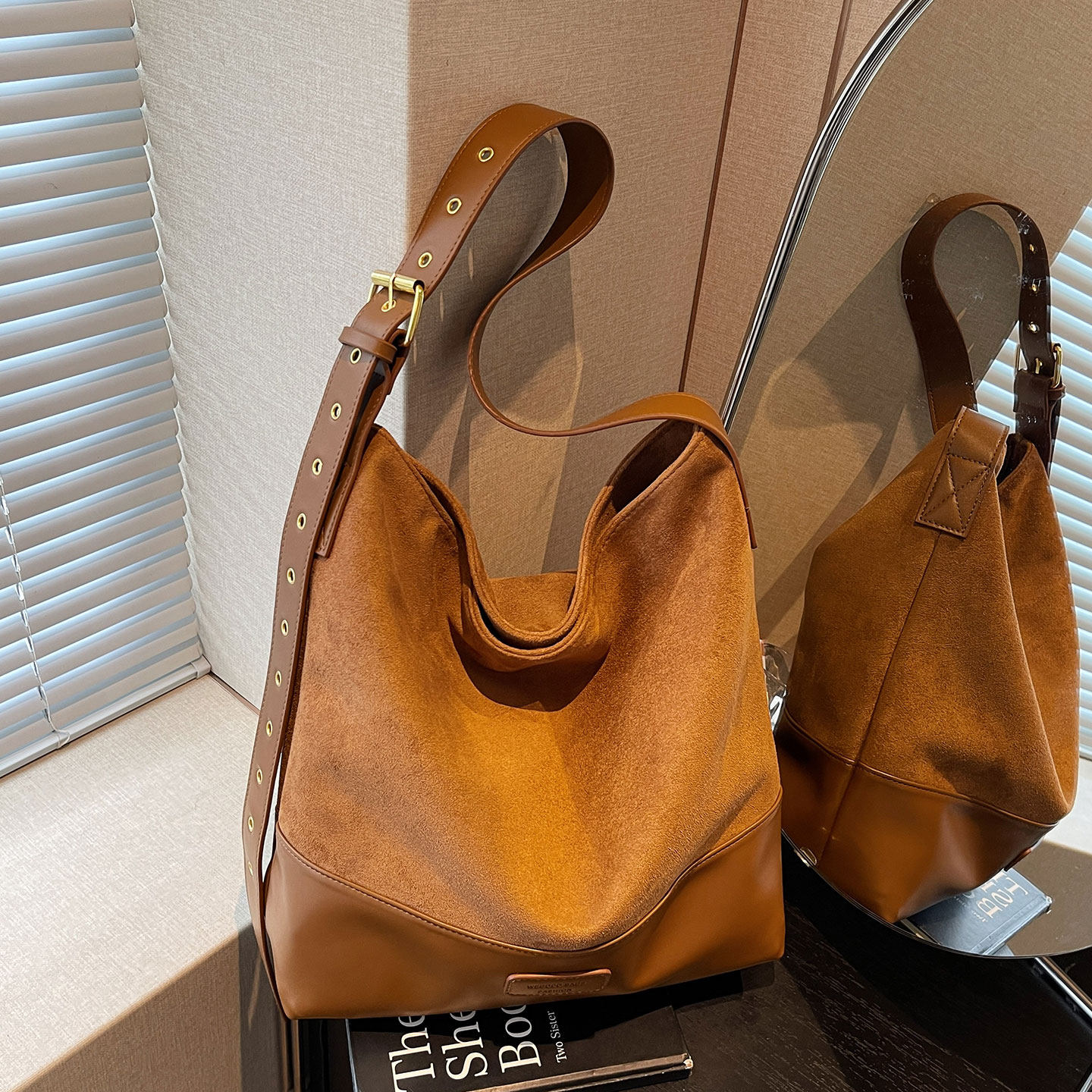 复古麂皮绒托特包女2025新款秋冬时尚大容量水桶包百搭单肩通勤包,箱包皮具/热销女包/男包,托特包,淘宝优惠券,粉丝福利购,淘宝优惠卷