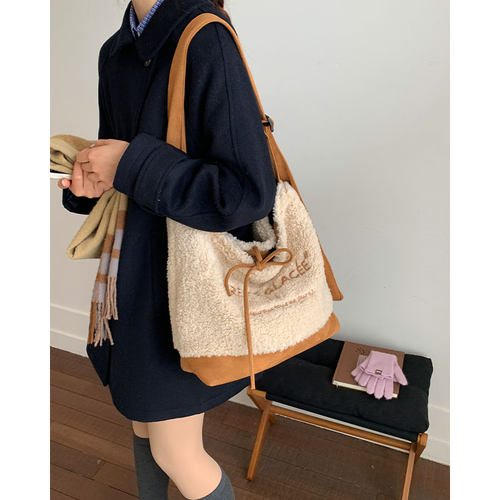 羊羔毛水桶包大容量斜挎托特包