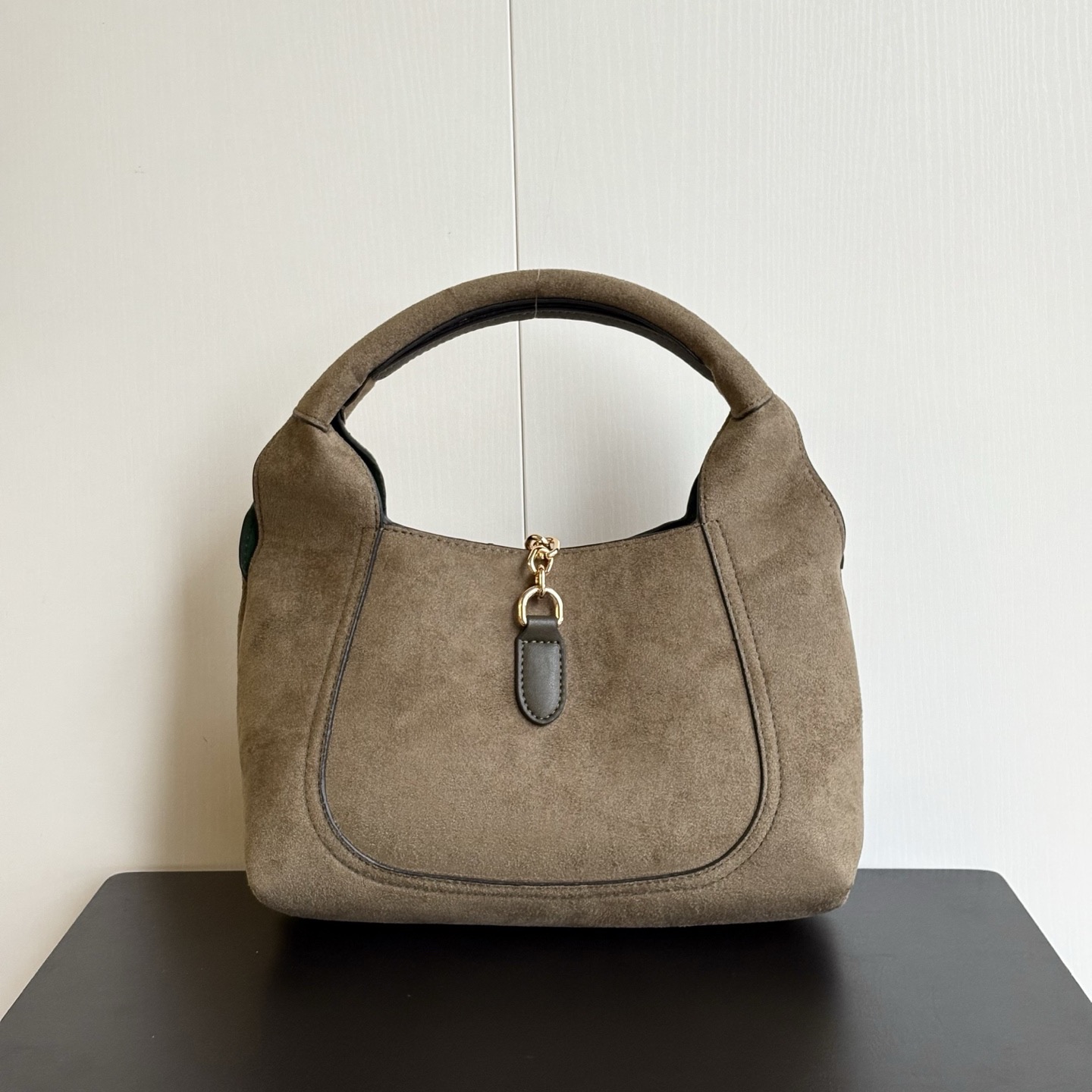 2025新款小众设计复古时尚福袋水桶包随性慵懒纯皮云朵包手拎包