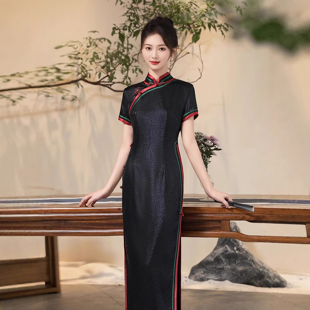 旗袍高端大气上档次2025新款纯色显瘦气质黑色短袖改良紫色连衣裙