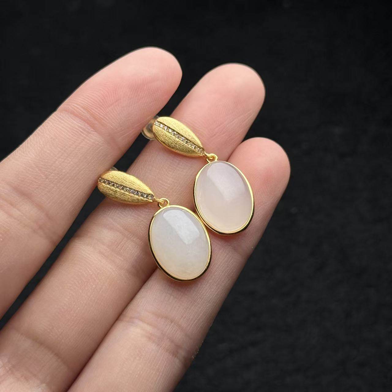 S925 和田玉耳钉，14*11*6mm，多样性发货-YSP金-A1477，,珠宝/钻石/翡翠,其他,淘宝优惠券,粉丝福利购,淘宝优惠卷