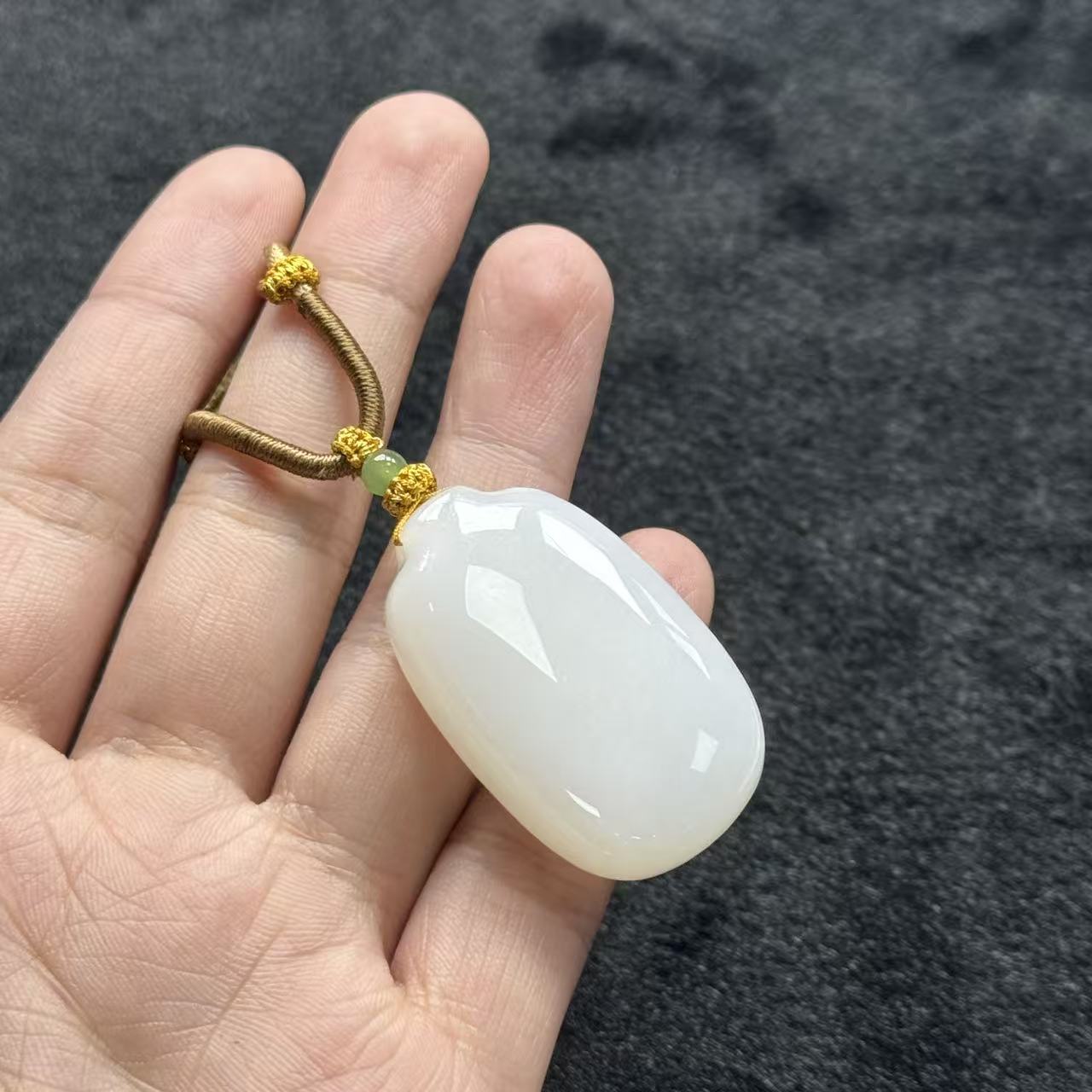 和田玉吊坠-约39*25*12mm-多样性发货-YSP金B1700