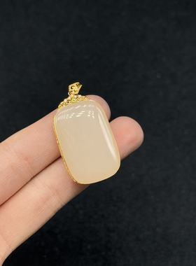 18K和田玉藕粉吊坠-约40*20*8mm-多样性发货--YSP金-B755