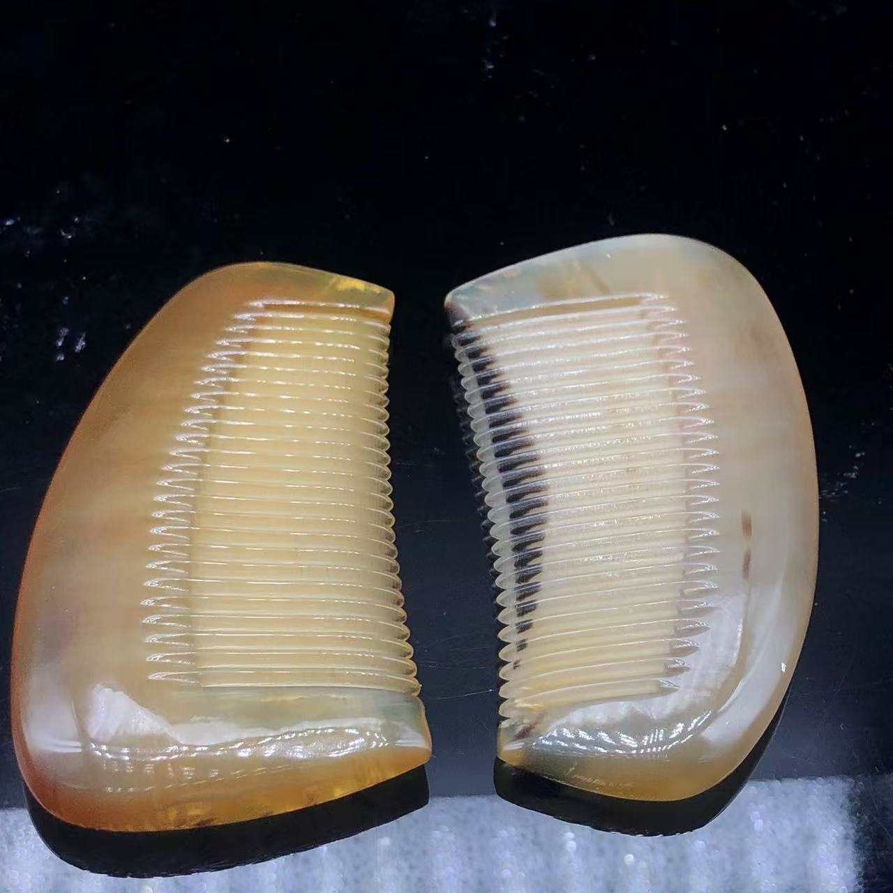 牛角半月梳子-多样性发货-BG七-Y816