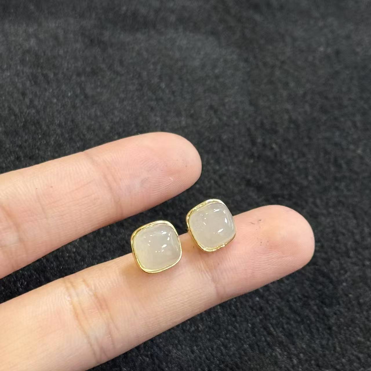 925和田玉耳钉-约9*9*5mm-多样性发货- S和 Y9577
