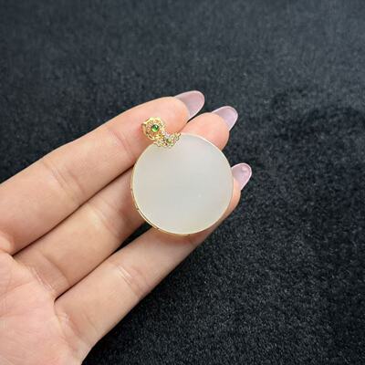 18K和田玉吊坠-约39×31×5mm-多样性发货-YSP金-A5293