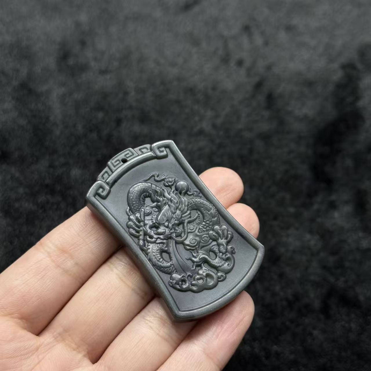 和田玉墨玉龙牌吊坠-约52*33*6mm-多样性发货-ZH玉B1285