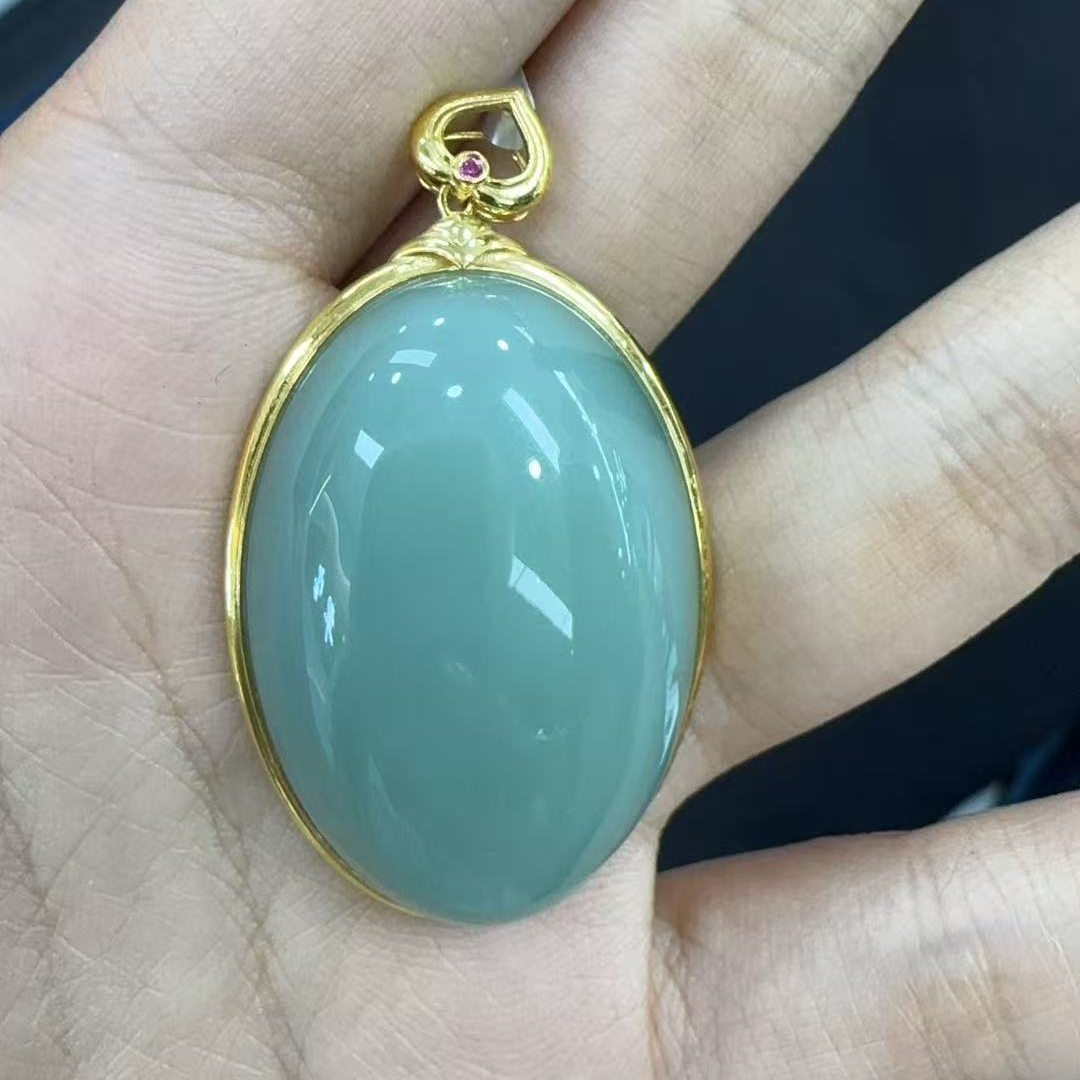18k金镶嵌和田玉蛋面吊坠-约35*24mm-多样性发货-CB万