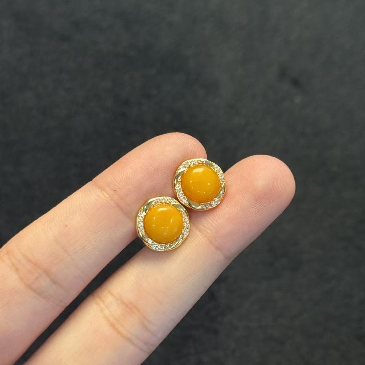 925蜜蜡太阳花耳钉-约11mm-多样性发货-F展-B2601