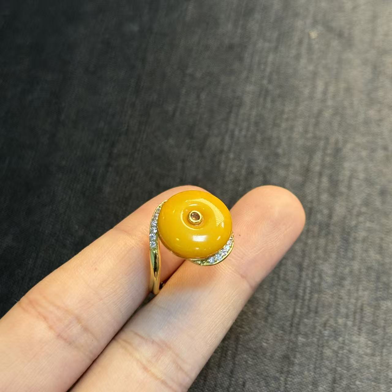 925琥珀戒指-约13mm-多样性发货-R祥-B3455