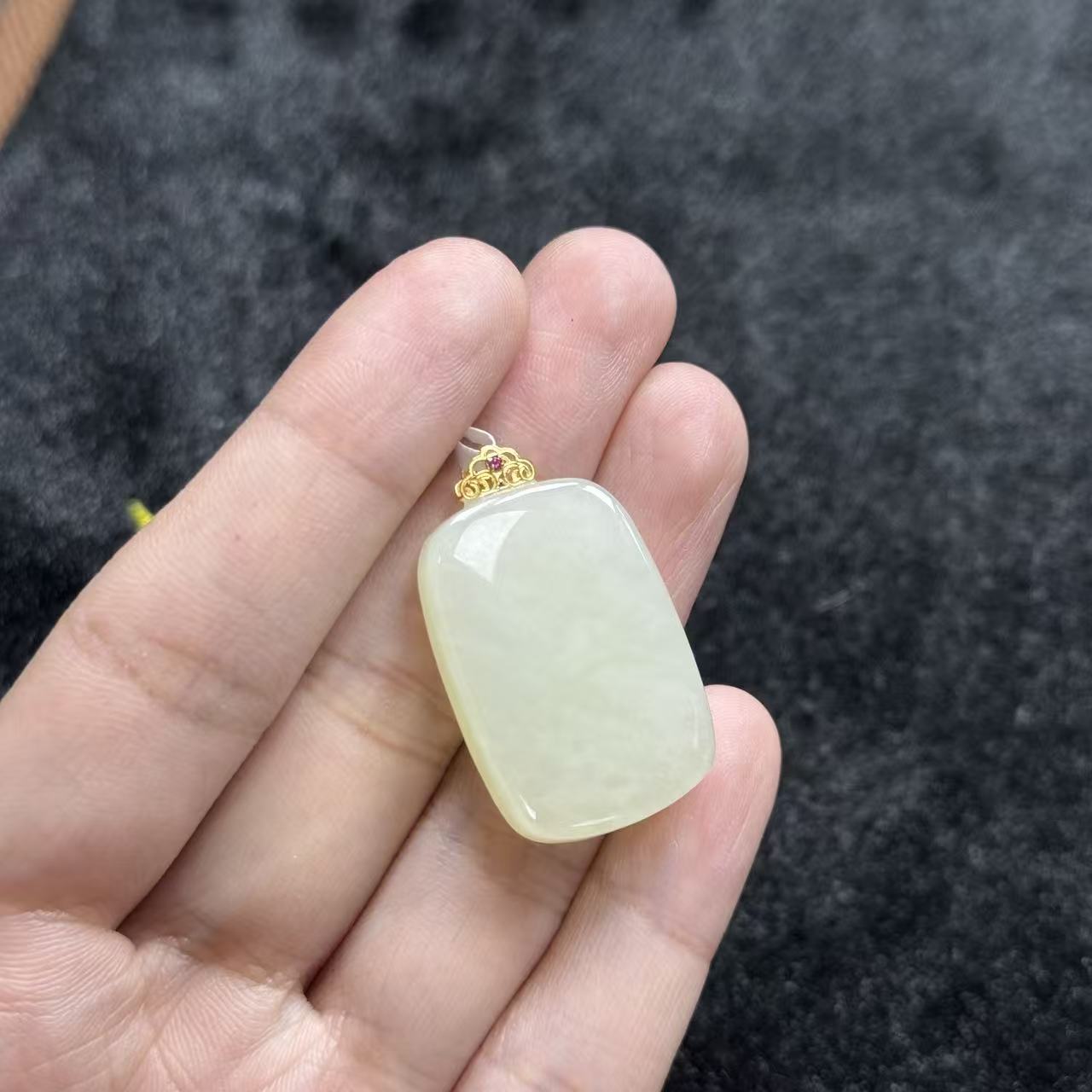 18k金和田玉吊坠-约33*20*6mm-多样性发货-YSP金，B1276