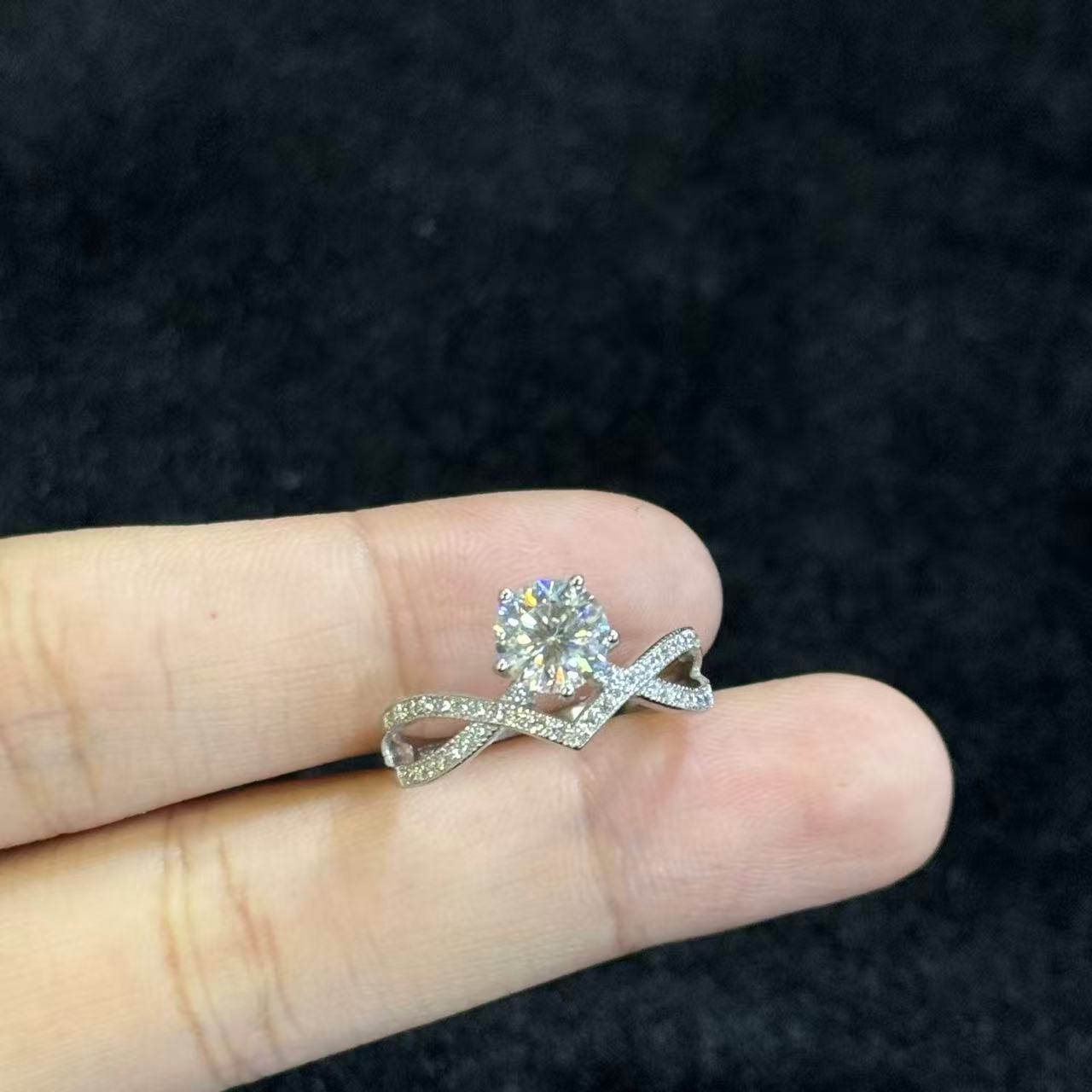 合成碳硅石（莫桑石）银莫桑钻戒指约1ct多样性发货YMZ赫Y9179