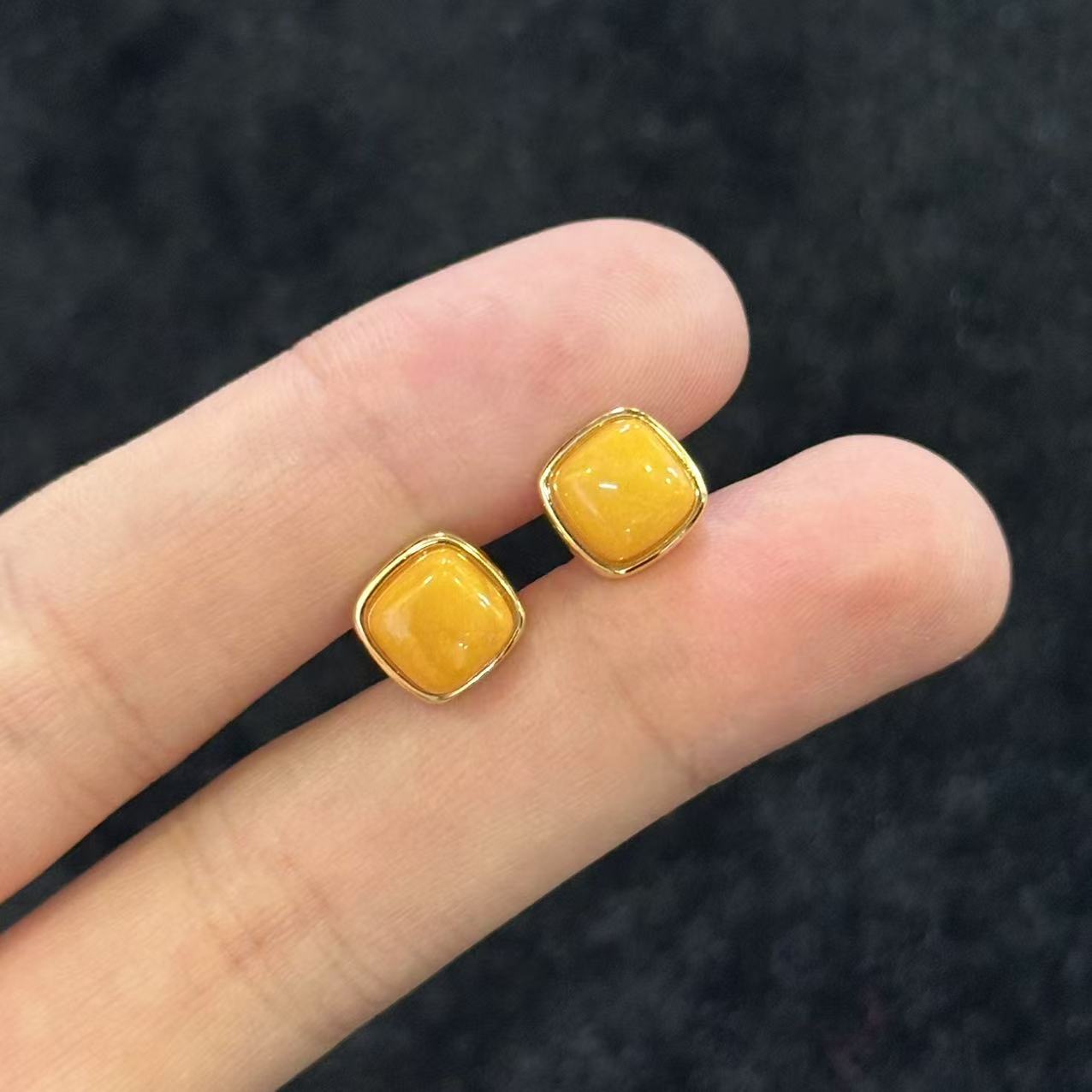 蜜蜡方耳钉-约8*8*4mm-多样性发货-F展-Y2542