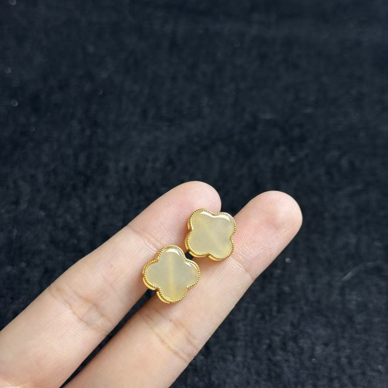 S925和田玉耳钉约13*3mm，多样性发货-YSP金，B4061