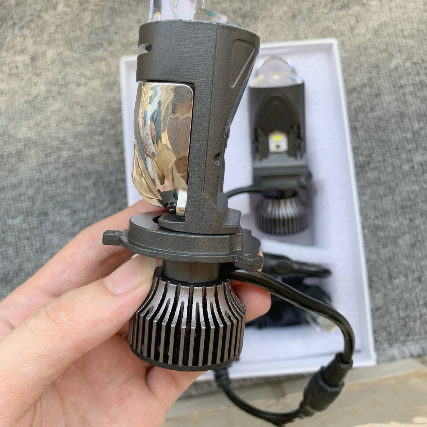 H4远近一体超亮LED大灯泡
