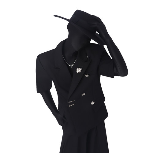 小众简约酒红金属胸针西服套装