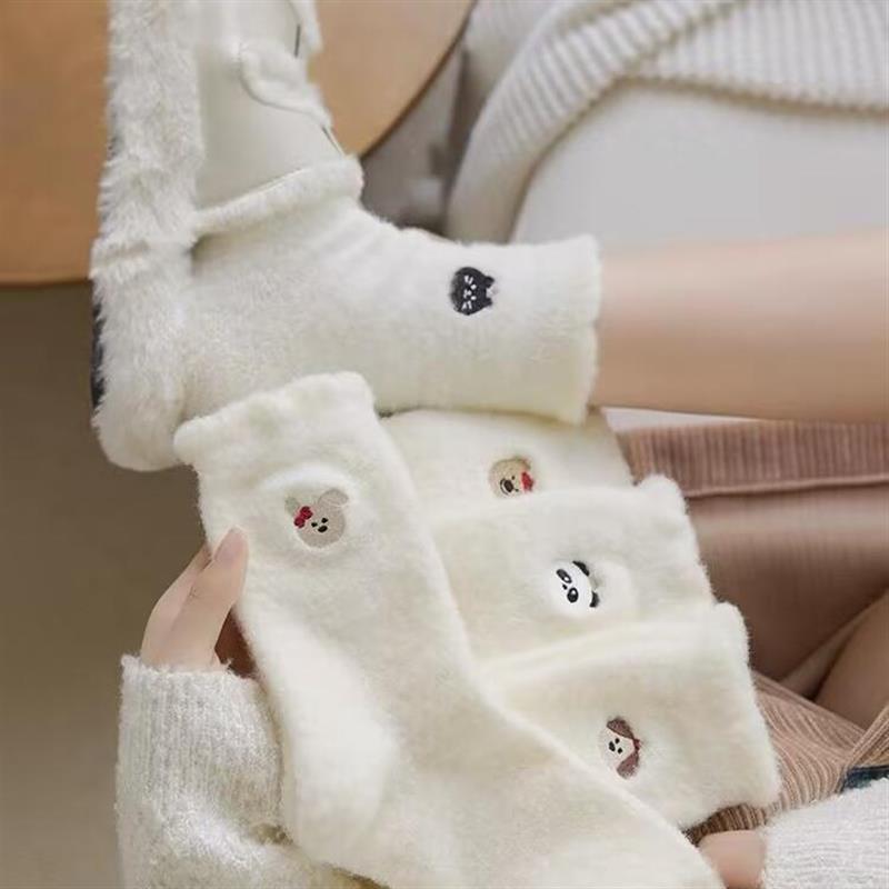 秋冬款女中筒袜加厚可爱加绒纯白睡眠冬季袜子月子地板保暖毛毛袜
