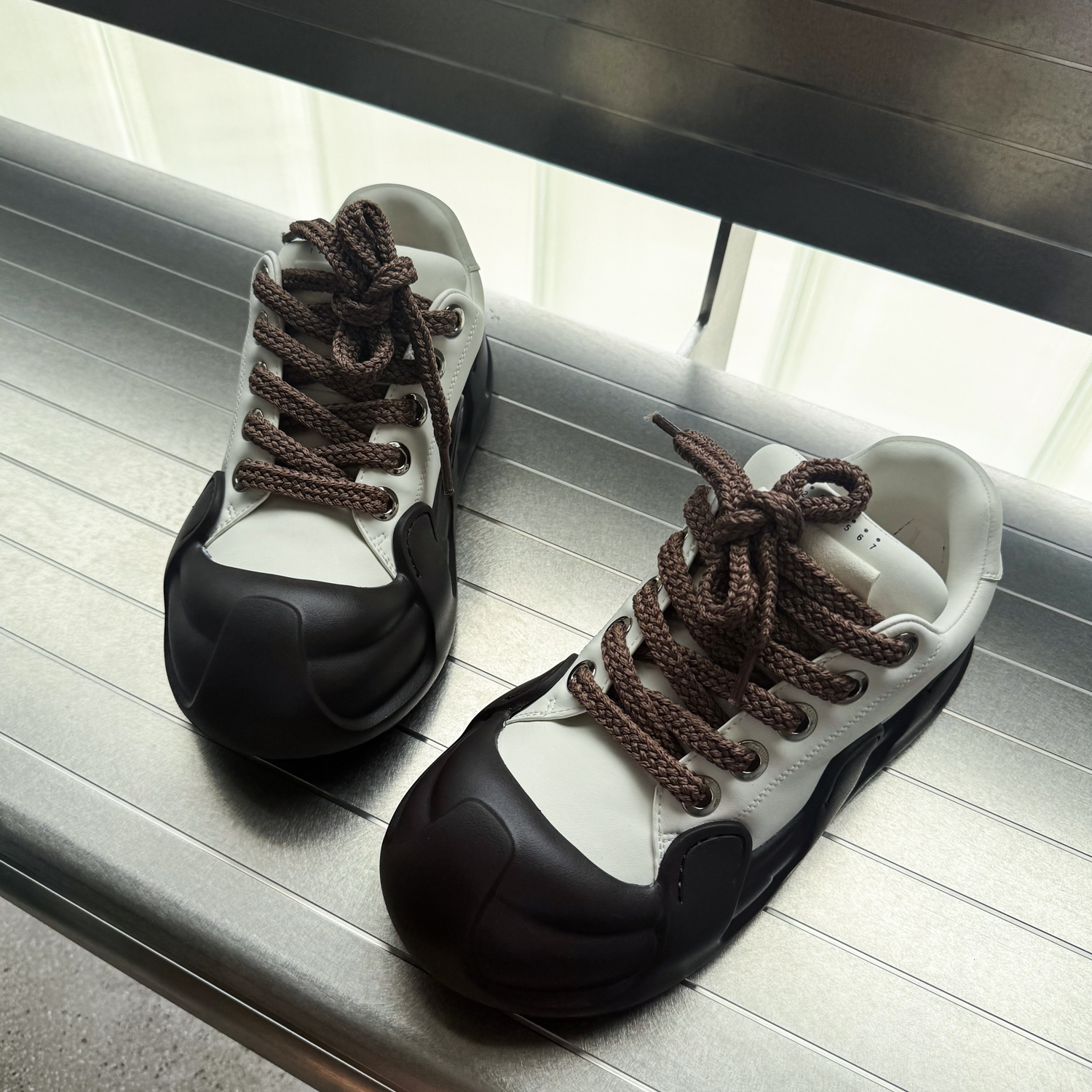 棕白撞色复古面包鞋鞋欧货滑板鞋