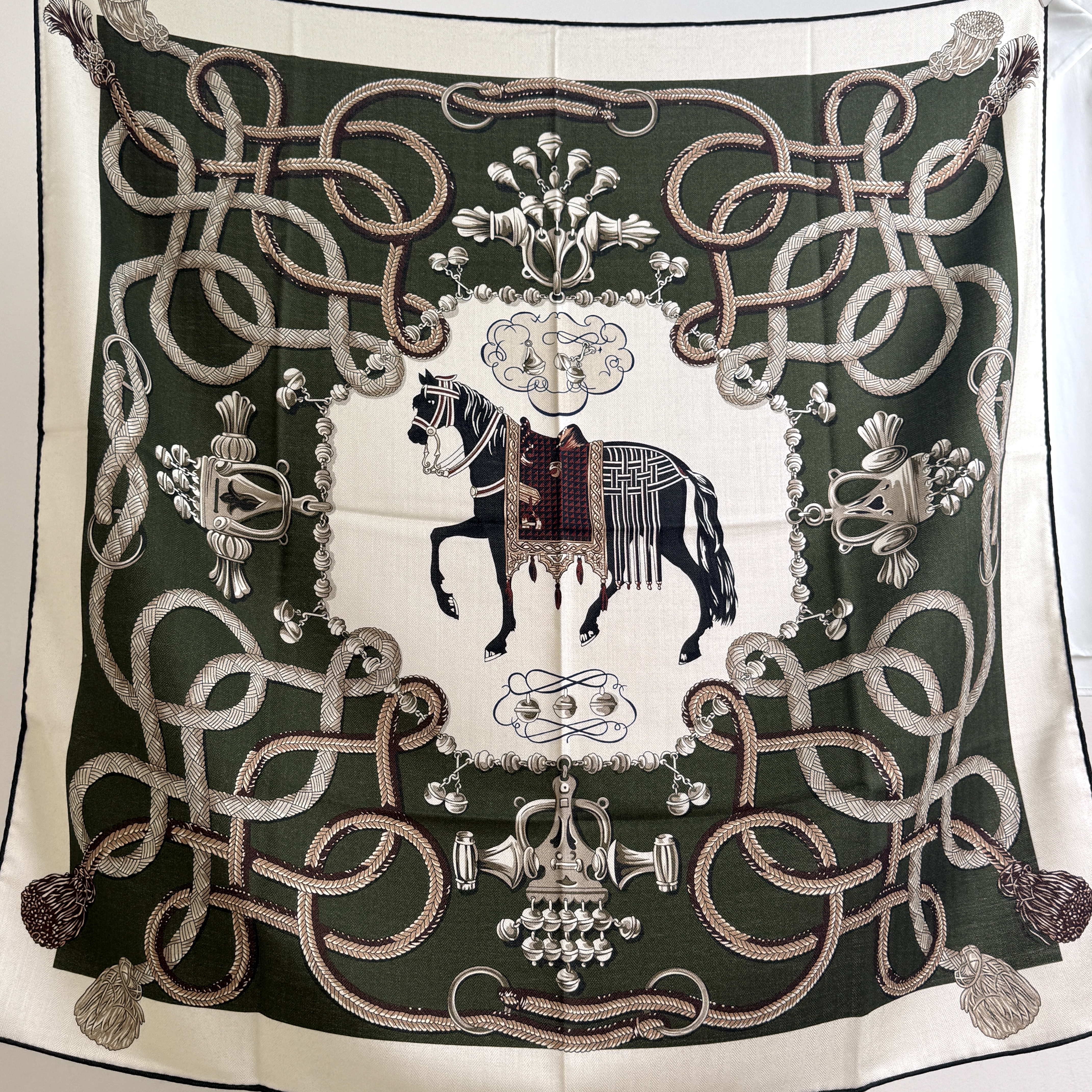 绿色铃铛马丝毛四季时尚通勤百搭丝巾披肩围巾90cm方巾