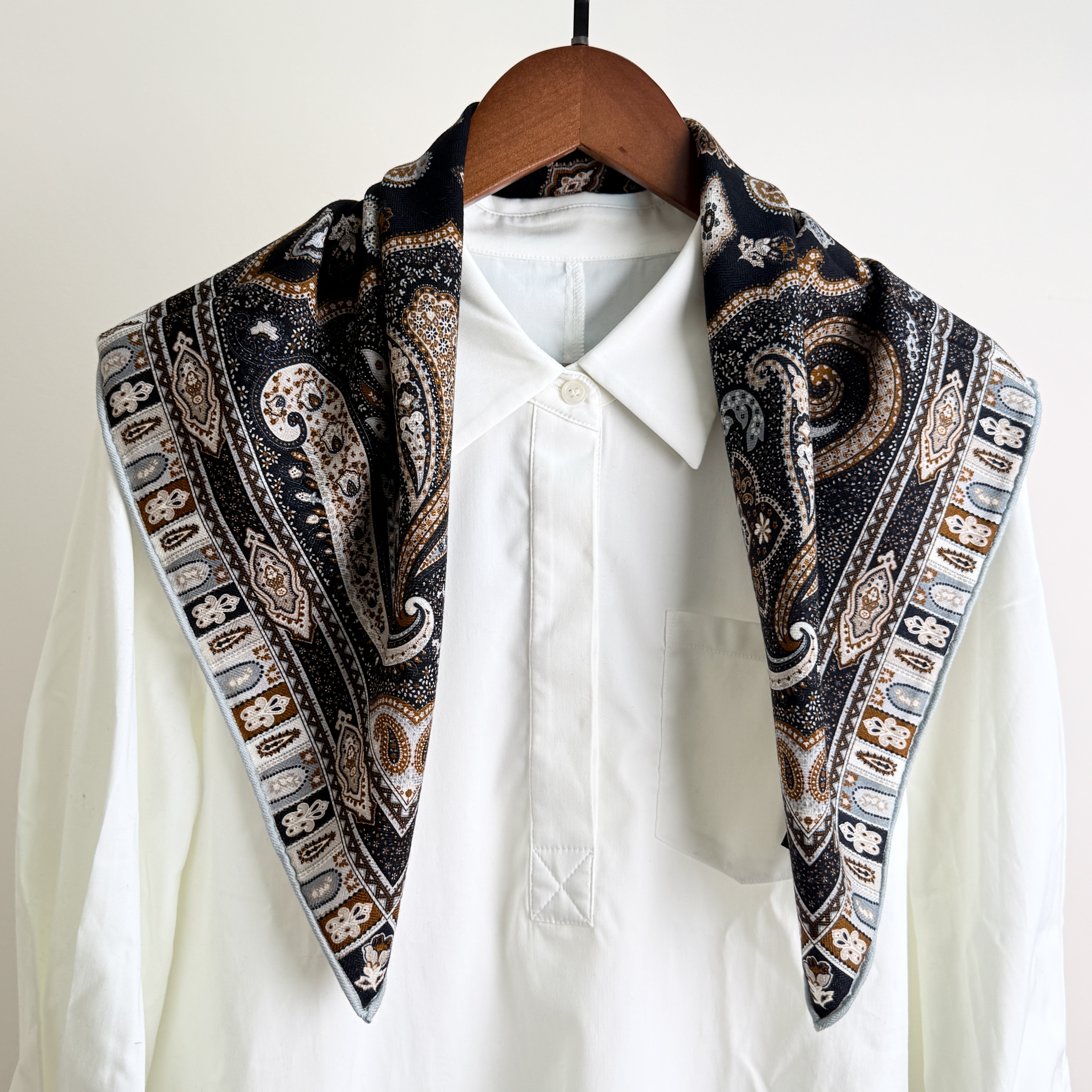 腰果乌兰察布双面异色65cm丝毛方巾秋冬保暖时尚百搭丝巾披肩围巾