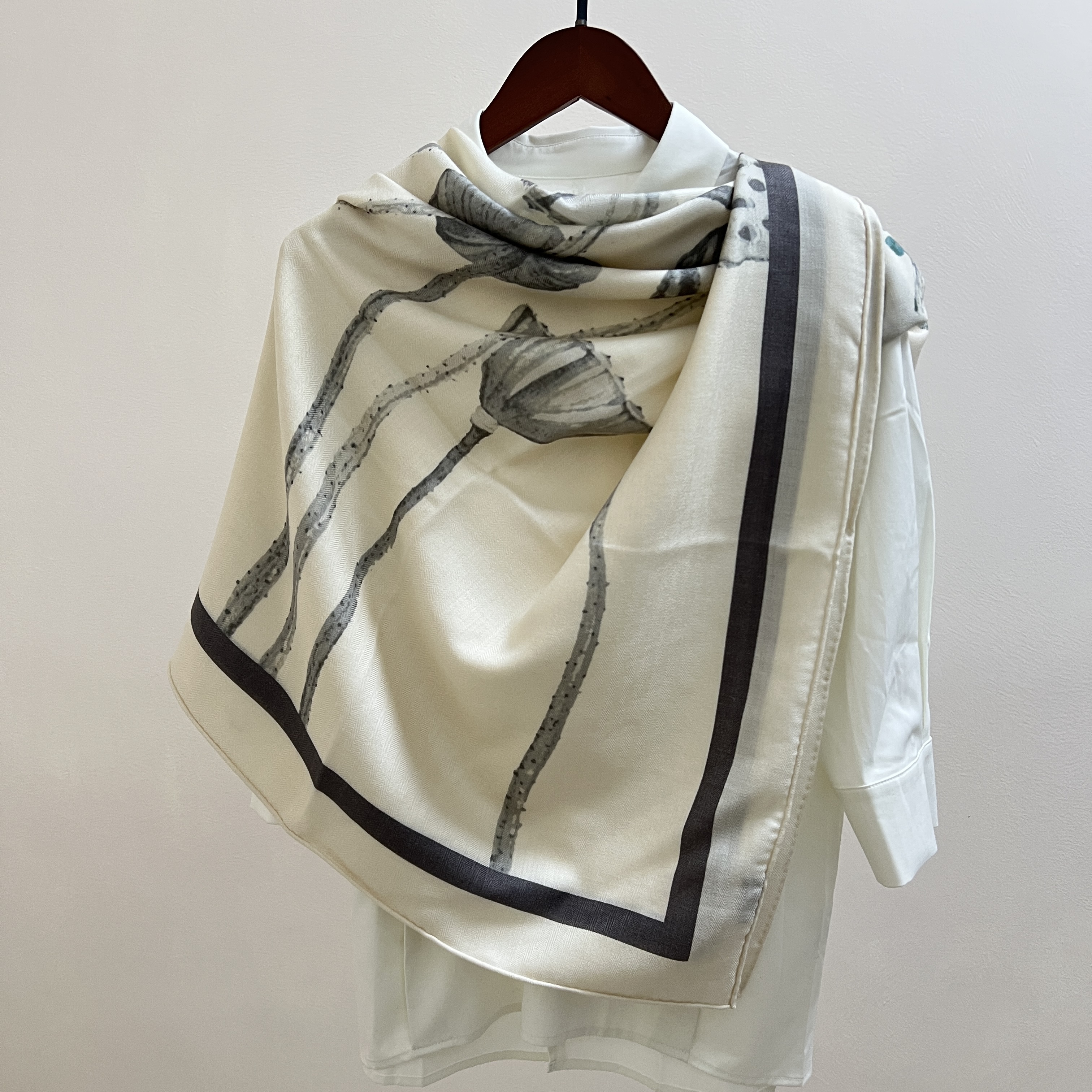 水墨莲蓬140cm丝毛大方巾秋冬保暖时尚通勤百搭大披肩丝巾