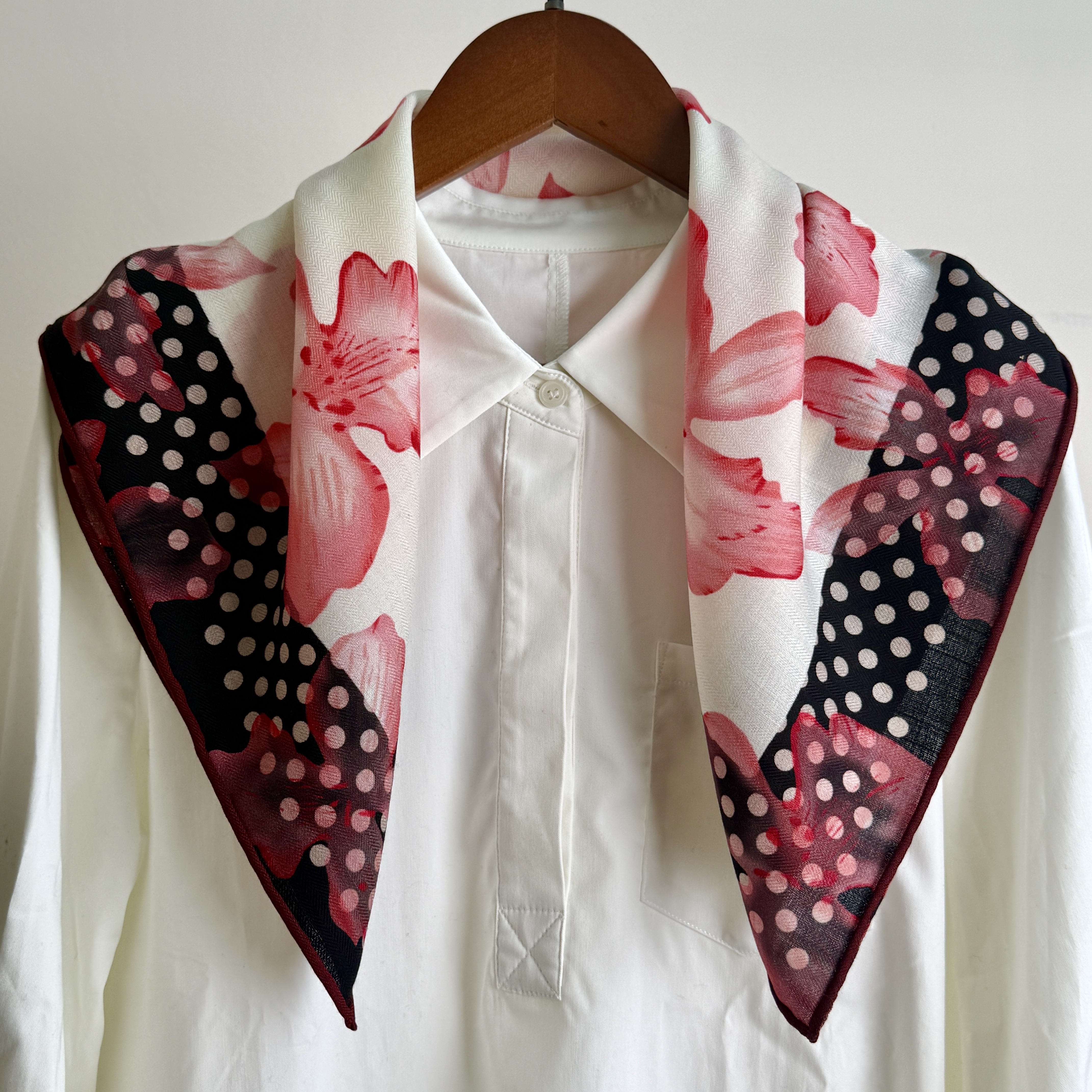 波点印花65cm丝毛方巾四季时尚百搭丝巾披肩围巾