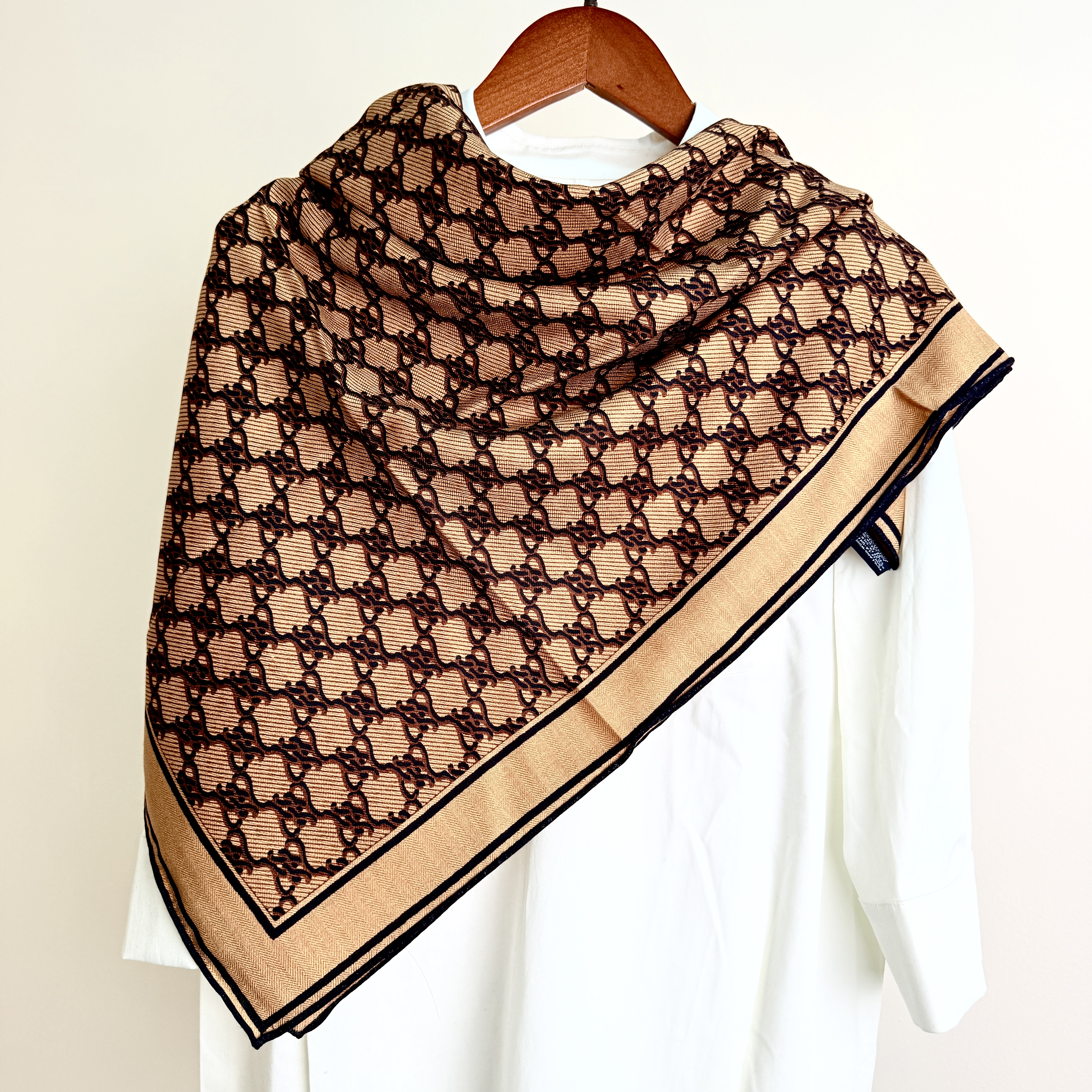 字母链条110cm丝毛大方巾四季时尚百搭秋冬保暖披肩丝巾围巾