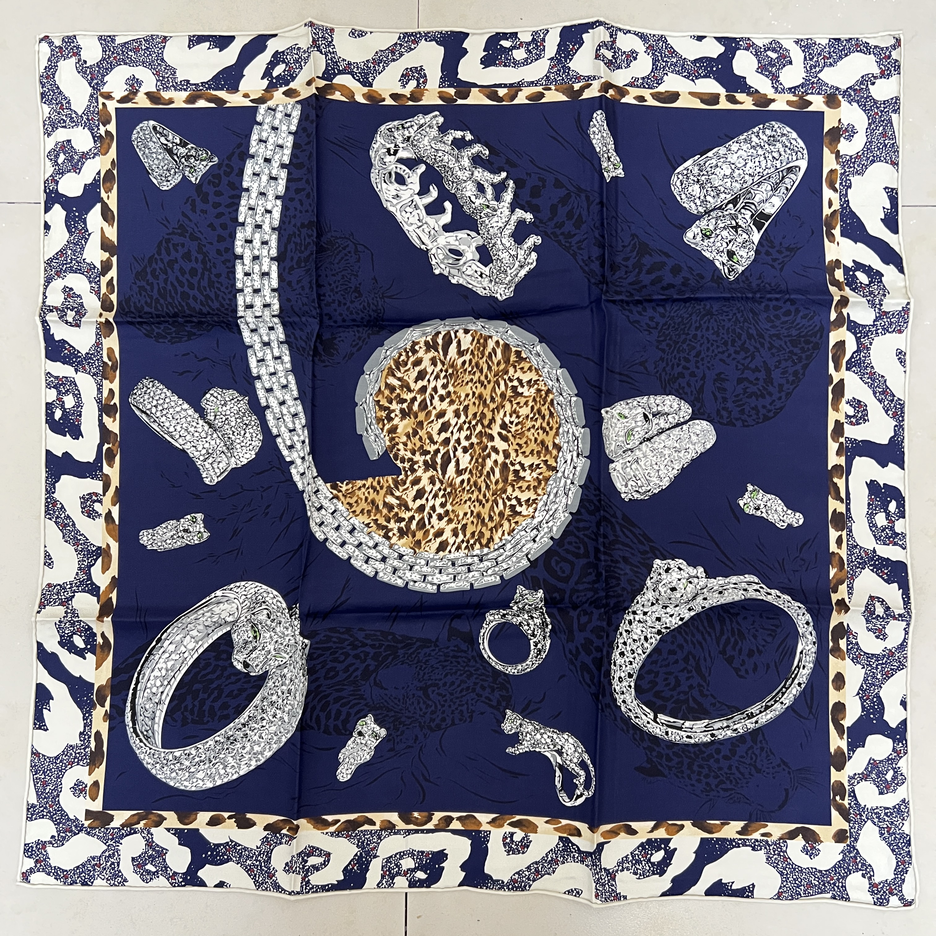 蓝色钻石豹100桑蚕丝65cm真丝斜纹 时尚百搭真丝丝巾小方巾16姆米