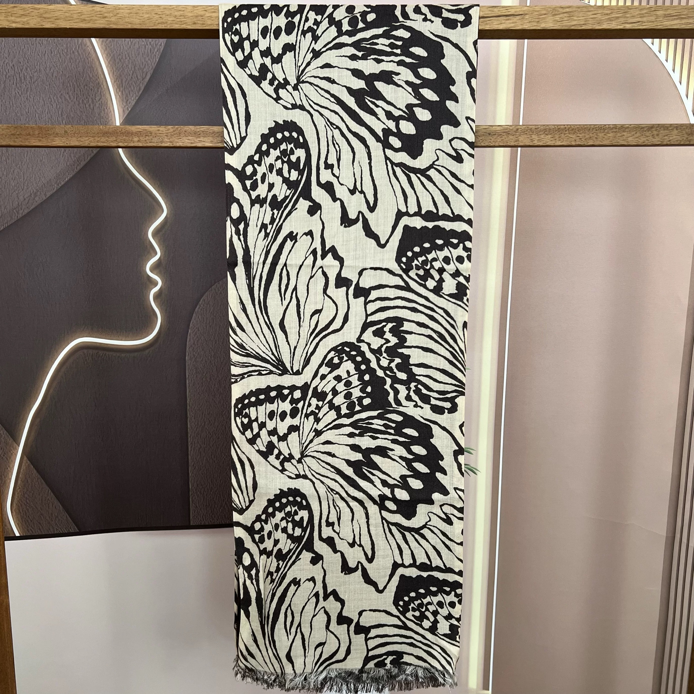 蝴蝶飞舞丝毛大长巾微瑕真丝羊毛混纺保暖丝毛披肩180*30cm