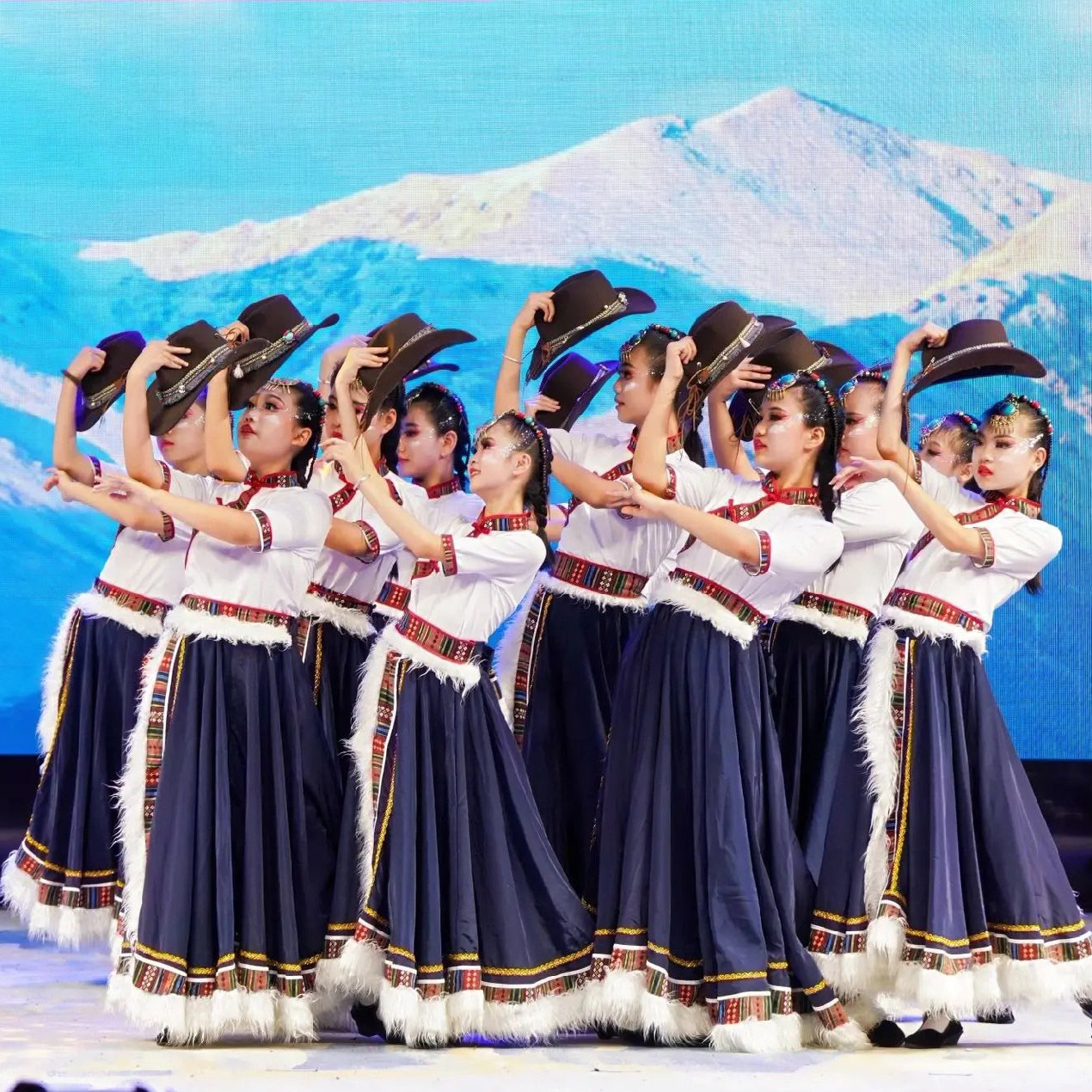 牧民新歌舞蹈服次仁拉索民族舞帽子道具少儿藏族儿童舞蹈演出服装