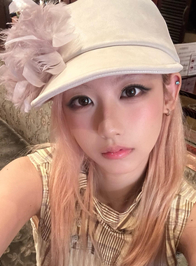 法式甜美粉色羽毛马术帽子女2025年新款夏季度假防晒遮阳帽礼帽