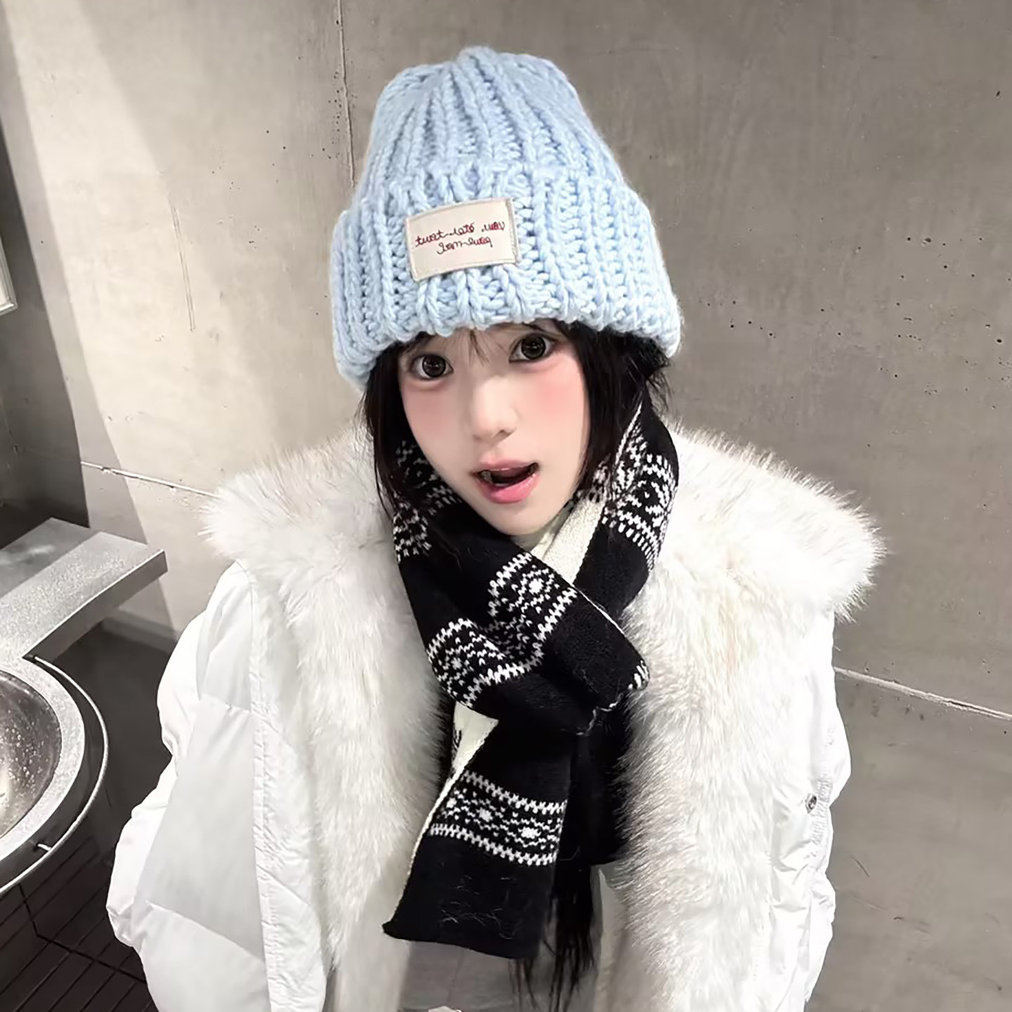 韩系氛围感蓝色针织毛线帽女冬季保暖加厚护耳显脸小百搭包头冷帽