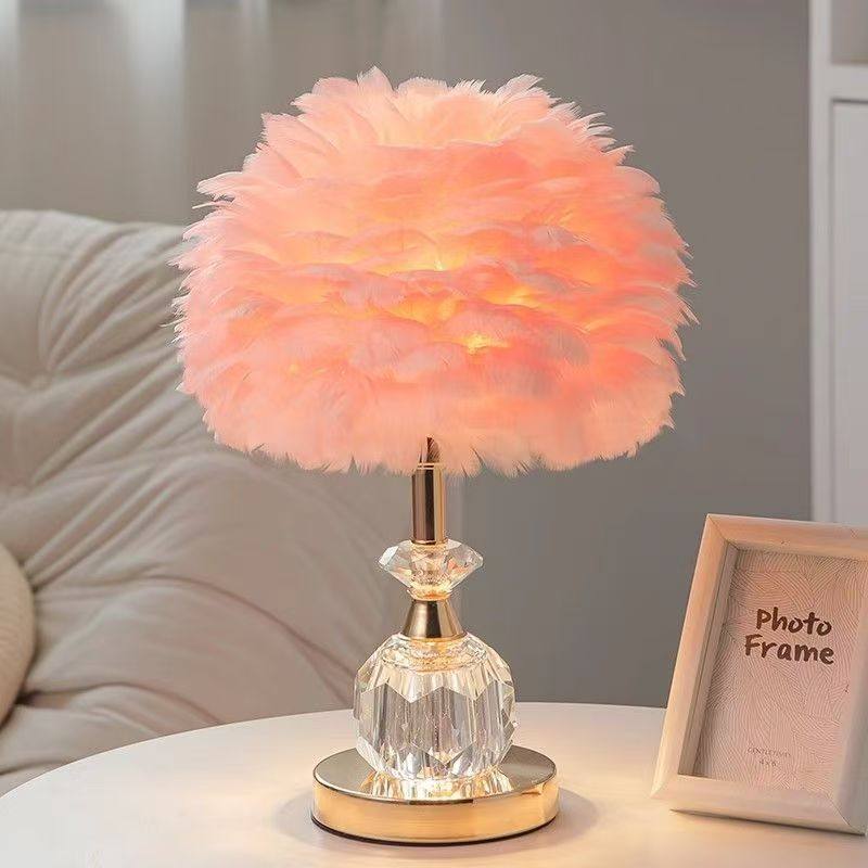 北欧ins浪漫轻装饰温馨台灯轻奢高级洋气羽毛台灯时尚床头儿童