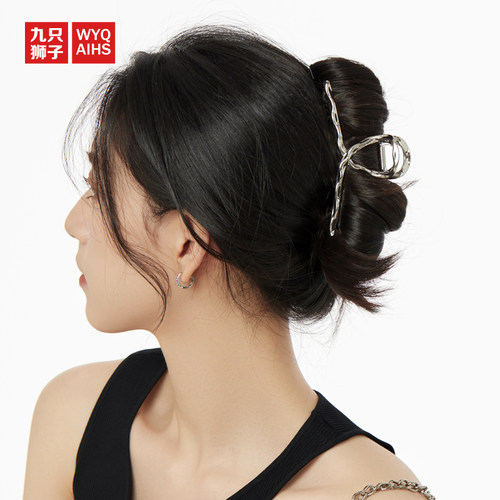 Nine Lions｜冷淡风金属抓夹后脑勺鲨鱼夹高级感马尾盘发夹发饰女