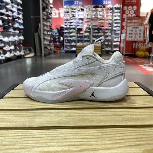 耐克男子耐磨实战缓震运动篮球鞋