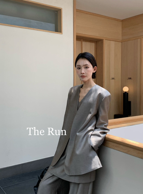 The Run -秋上新简约大牌风v领外套西装(配腰带)7063