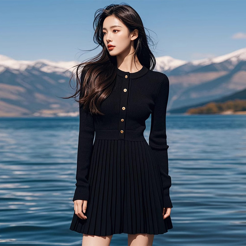 黑色针织连衣裙秋装女2025新款收腰显瘦法式设计感单排扣百褶短裙